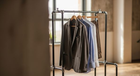 Créer un Portant à Vêtements Stylé avec des Tuyaux en Métal